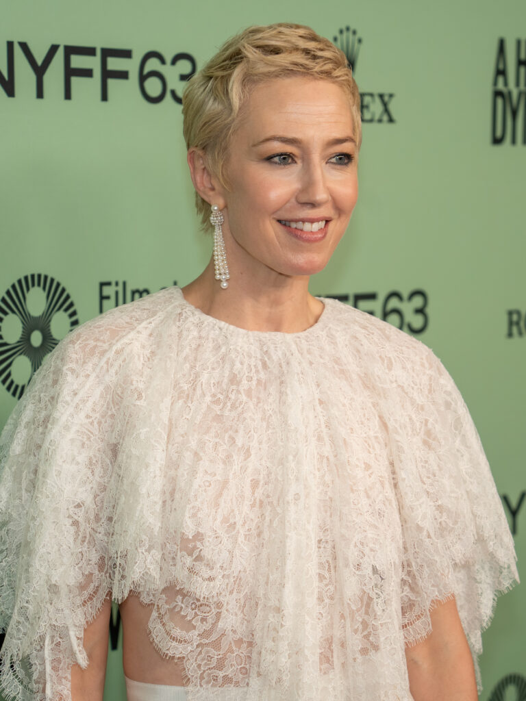الممثلة كاري كون بطلة مسلسل The Gilded Age خلال مهرجان نيويورك السينمائي 2025